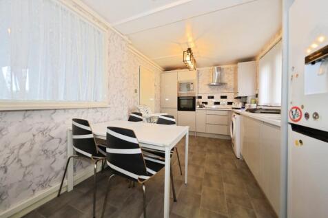 Kitchen/ Dining