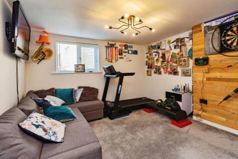 Dining Room/ Bed 4