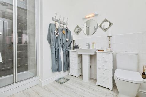 En Suite Shower WC