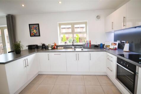 Kitchen/&#39;dinig Room