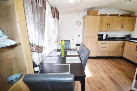 Kitchen/Dining Area