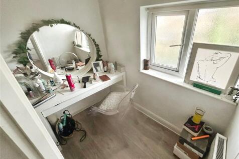 Dressing Area No. 15