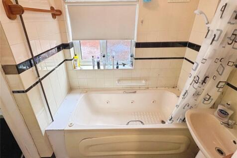 Bathroom No. 09