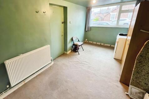 Lounge/Bedroom 5
