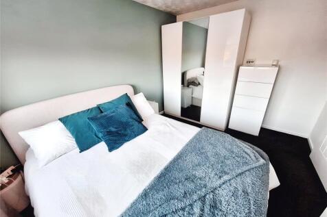 Bedroom Pic 2