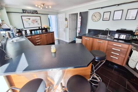 Kitchen Photo 2