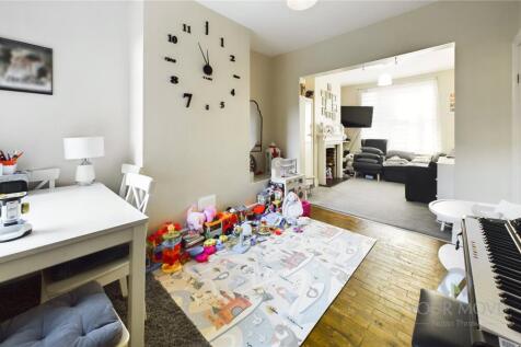 Lounge/Dining Area