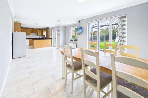 Kitchen/Family/Diner