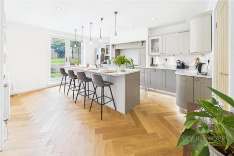 Kitchen/Dining Area