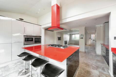 Living Room/Kitchen