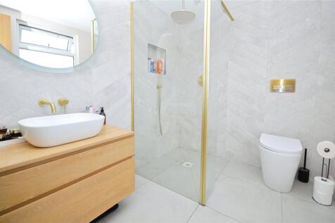 En-Suite Shower W/C