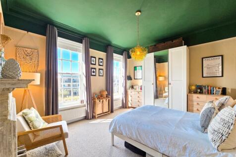 Grand Main Bedroom