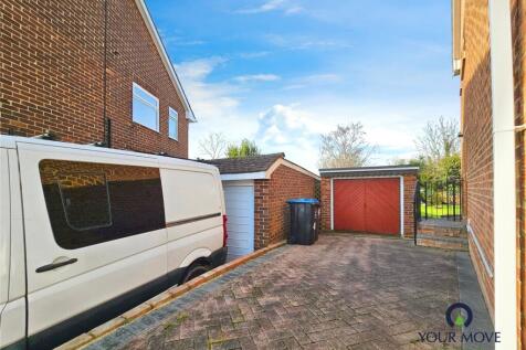 Driveway/Garage