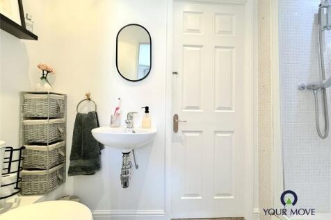 Jack &amp; Jill Ensuite