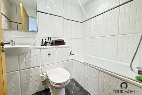 Ensuite Bedroom 1