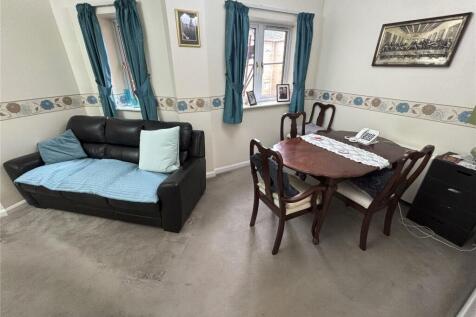 Living/Dining Area