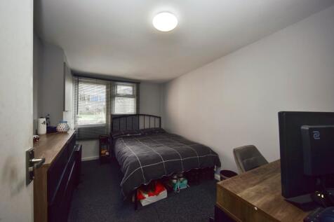 Garage / Bedroom 4