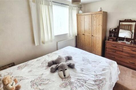 Bedroom 2 (2)