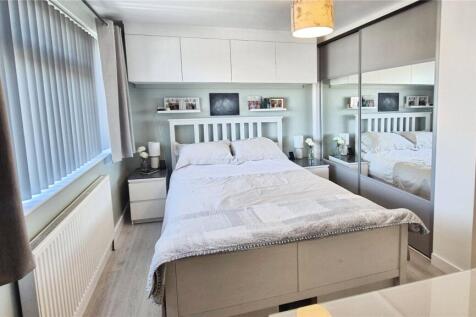 Bedroom 1 (2)