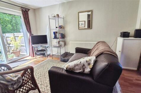 Living Room (2)