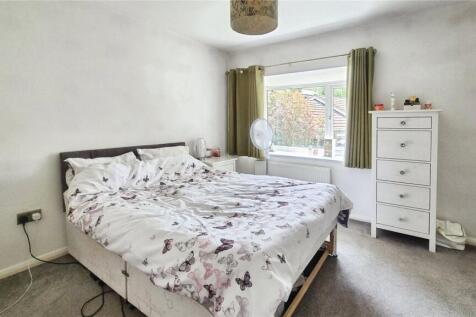 Bedroom 1 (2)