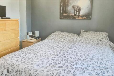 Bedroom 1 (2)
