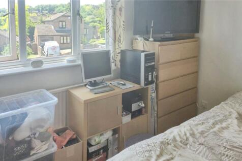 Bedroom 2 (2)