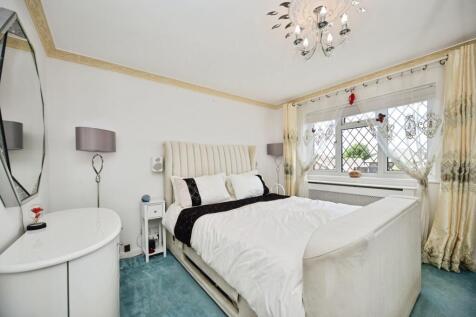 Bedroom 1 (2)