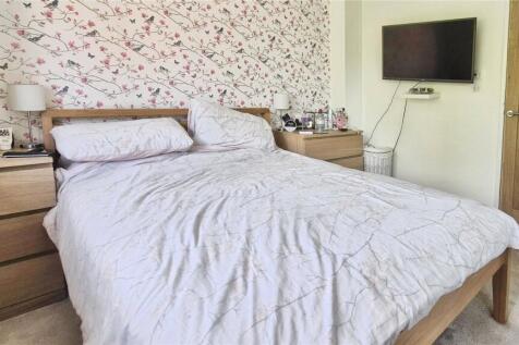 Bedroom 1 (2)