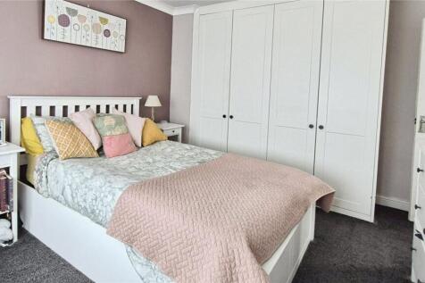 Bedroom 1 (2)