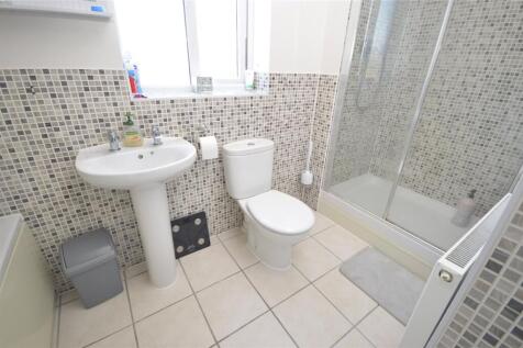 E/S Shower/Bathroom