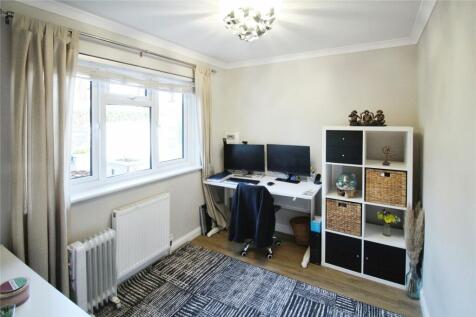 Bedroom 5/Study
