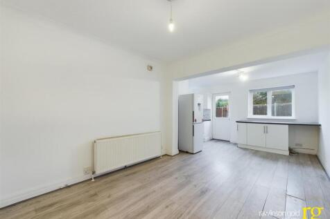 CAM02900G0-PR0200-STILL007.jpg