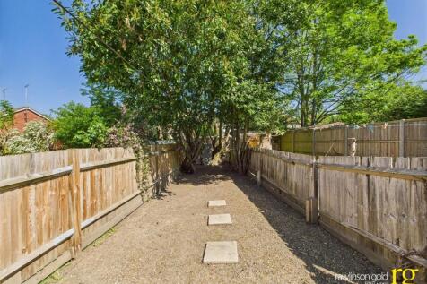 CAM02900G0-PR0242-STILL006.jpg