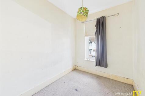 CAM02900G0-PR0287-STILL005.jpg