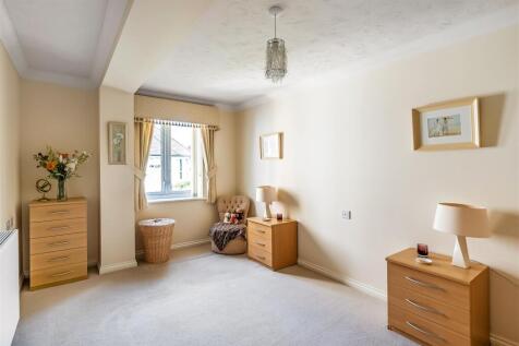 Bedroom 1.jpg