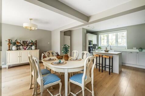 6-Cunliffe-Close-kitchen diner.jpg