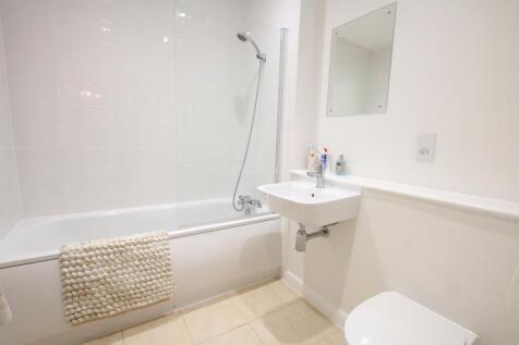 Ensuite bathroom.JPG