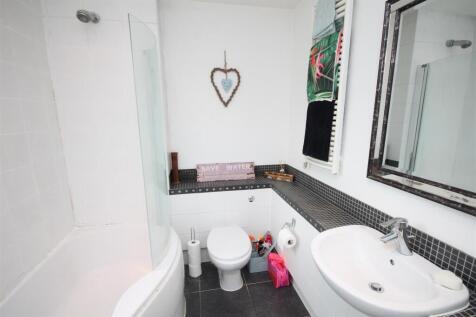 Bathroom 1.jpg