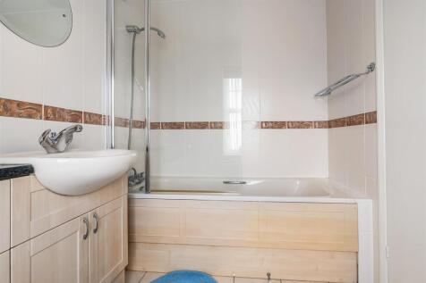 26-Badingham-Drive-16.jpg