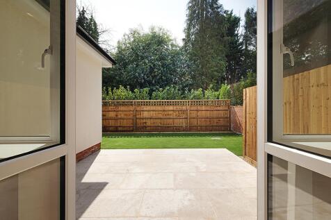 1-CobhamRd-Apt-2-Garden-7905.jpg