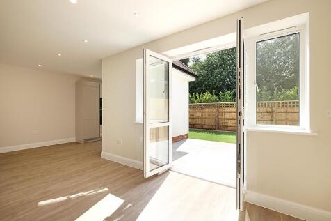 1-CobhamRd-Apt-2-Garden-7898.jpg