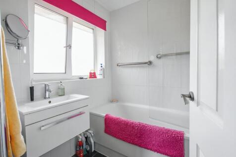 Bathroom.JPG