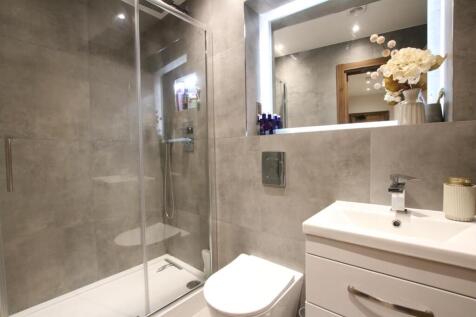 BridgeHouse3-bathroom.JPG