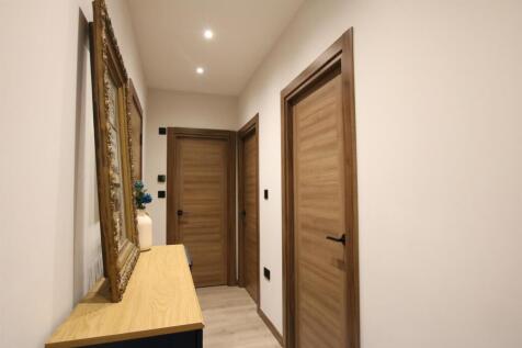 BridgeHouse3-hall.JPG