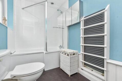 Bathroom 1.1.jpg