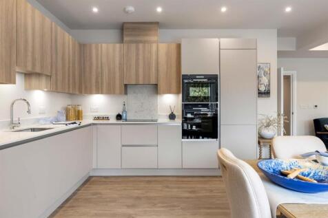 7 McLaren Court, 1 Cobham Road, KT22  9AU-41.jpg