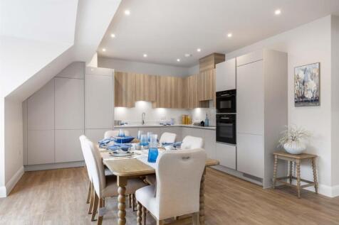 7 McLaren Court, 1 Cobham Road, KT22  9AU-43.jpg