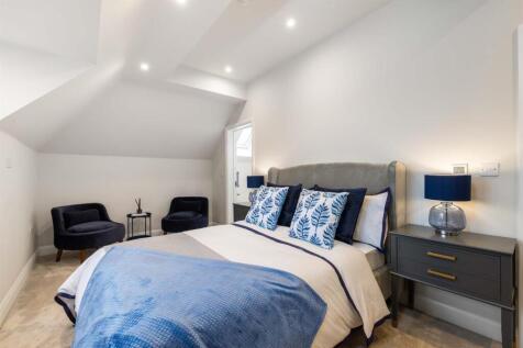 7 McLaren Court, 1 Cobham Road, KT22  9AU-8.jpg