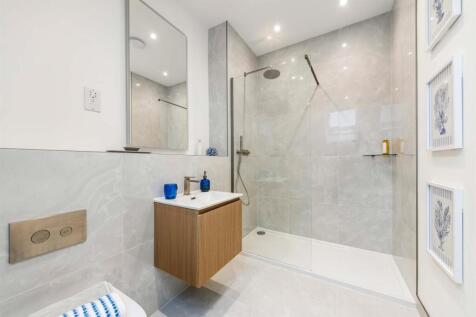 7 McLaren Court, 1 Cobham Road, KT22  9AU-10.jpg